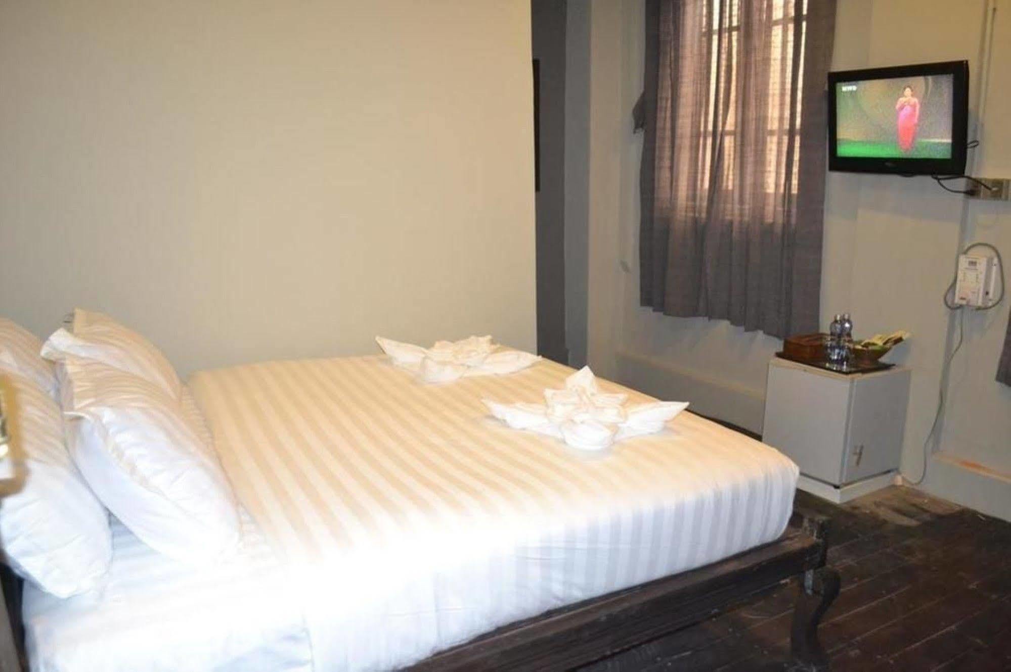 โฮเต็ลแอทย่างกุ้งเฮอริเทจ Hotel ภายนอก รูปภาพ