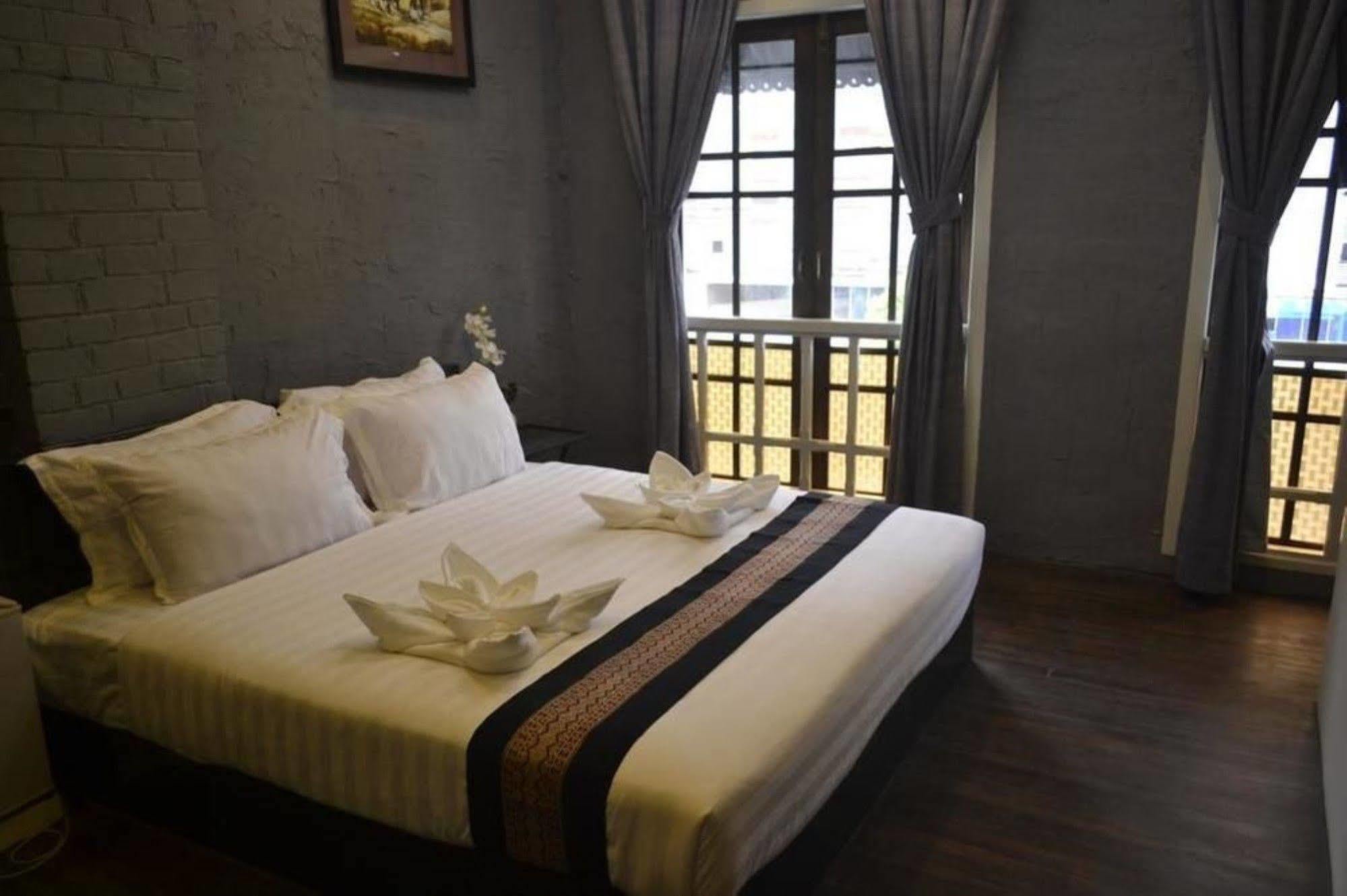 โฮเต็ลแอทย่างกุ้งเฮอริเทจ Hotel ภายนอก รูปภาพ