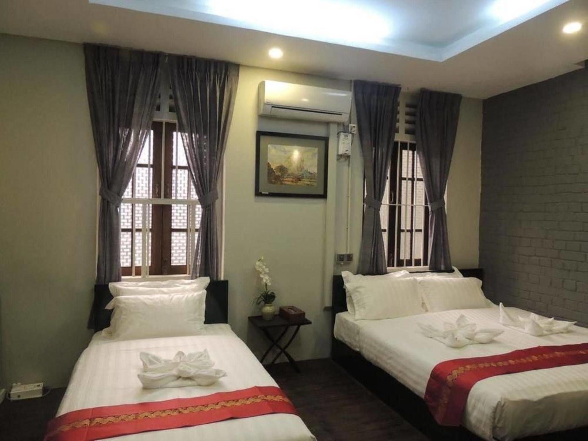 โฮเต็ลแอทย่างกุ้งเฮอริเทจ Hotel ภายนอก รูปภาพ