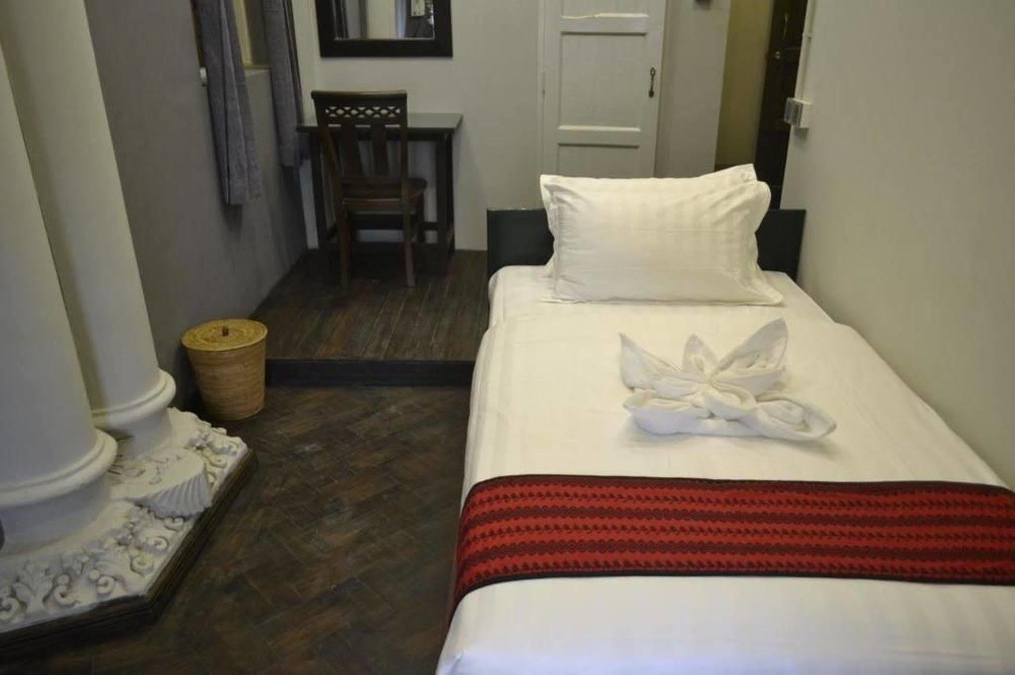 โฮเต็ลแอทย่างกุ้งเฮอริเทจ Hotel ภายนอก รูปภาพ