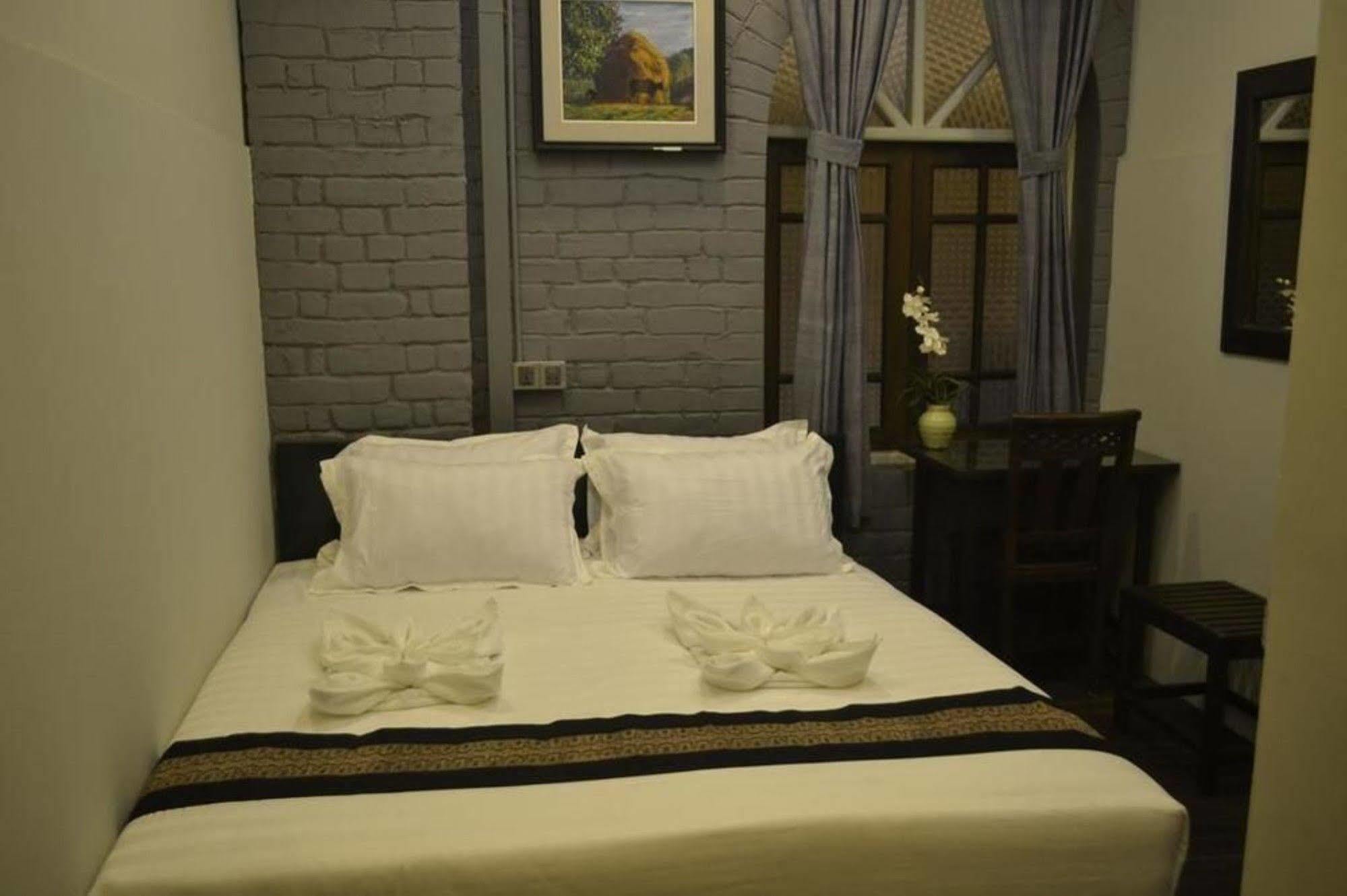 โฮเต็ลแอทย่างกุ้งเฮอริเทจ Hotel ภายนอก รูปภาพ